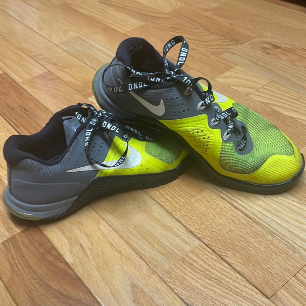 Women’s Nike Metcon Training Shoes w/ DNDL Doughnuts and Deadlifts Laces Size 7
